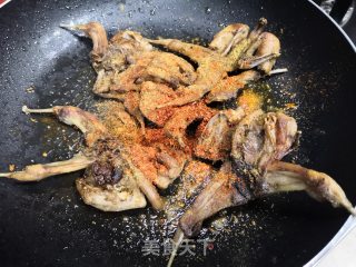 孜然鹌鹑的做法步骤：7