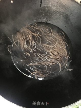 斋炒紫薯粉的做法步骤：1