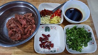 小炒牛肉的做法步骤：3