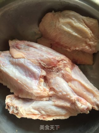 蒜蓉豆豉蒸鸡翅的做法步骤：1
