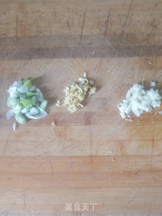 酱香油豆腐的做法步骤：1