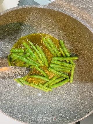 干煸四季豆的做法步骤：2