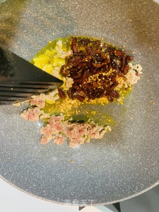 干煸四季豆的做法步骤：5
