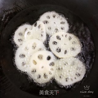椒盐香酥藕片的做法步骤：5