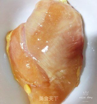 黑椒烤鸡柳的做法步骤：1