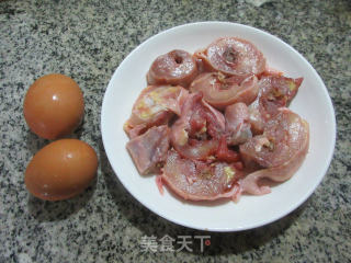 鸡蛋蒸腊鸡腿的做法步骤：1