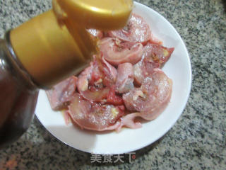 鸡蛋蒸腊鸡腿的做法步骤：2