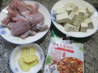 麻婆牛蛙豆腐的做法步骤：1