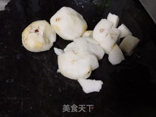 青豆炒马蹄的做法步骤：2