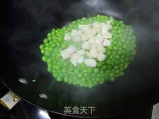 青豆炒马蹄的做法步骤：5