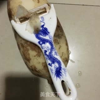 家常炒藕条的做法步骤：1