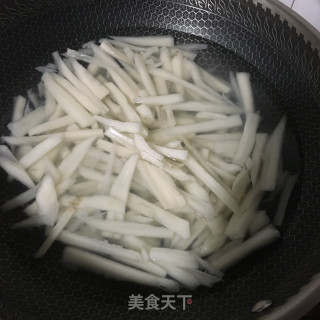 家常炒藕条的做法步骤：6