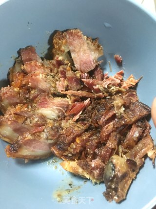烟笋丝炒腊肉的做法步骤：2
