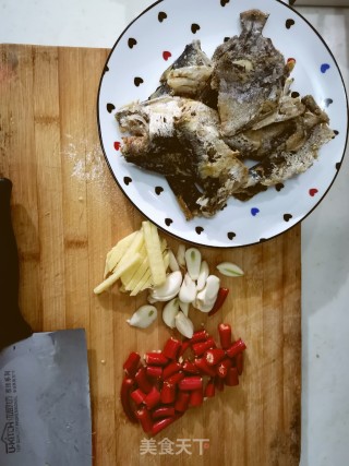 辣炒鱼块的做法步骤：2