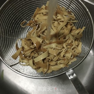 韭菜炒千张的做法步骤：4