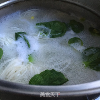 红油酸汤鸡蛋面的做法步骤：4