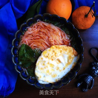 红油酸汤鸡蛋面的做法步骤：10