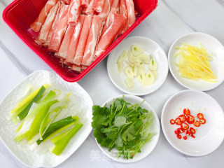 葱爆羊肉的做法步骤：2