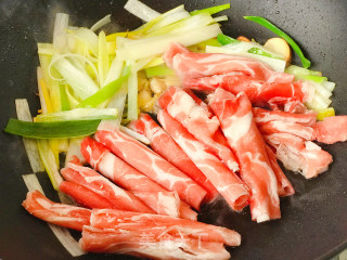 葱爆羊肉的做法步骤：5