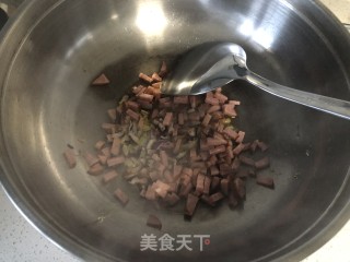 香肠炒饭的做法步骤：2