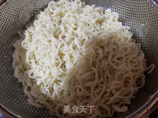 红烧鸡腿面的做法步骤：4