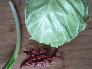 辣炒手撕包菜的做法步骤：1