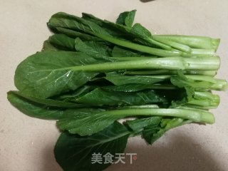 虾皮蒜蓉浇菜芯的做法步骤：1
