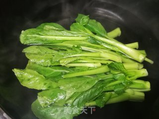 虾皮蒜蓉浇菜芯的做法步骤：2