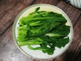 虾皮蒜蓉浇菜芯的做法步骤：3