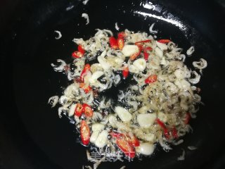 虾皮蒜蓉浇菜芯的做法步骤：6