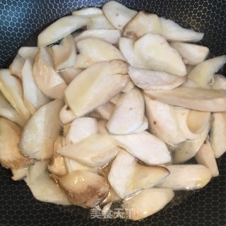 蛋饺烧杏鲍菇的做法步骤：3