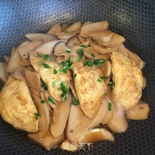蛋饺烧杏鲍菇的做法步骤：7