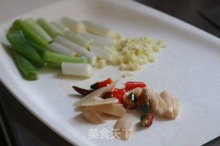 红烧魔芋的做法步骤：2