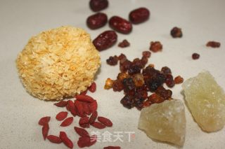 桃胶木耳羹的做法步骤：1