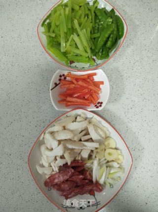 芹菜炒腊味的做法步骤：5