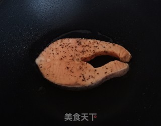 黑椒三文鱼的做法步骤：3