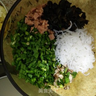 韭菜鸡蛋木耳素包子的做法步骤：2