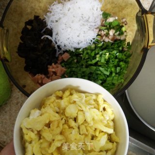 韭菜鸡蛋木耳素包子的做法步骤：3