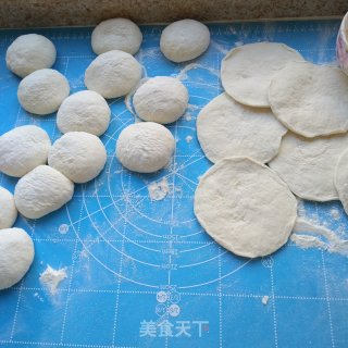 韭菜鸡蛋木耳素包子的做法步骤：5