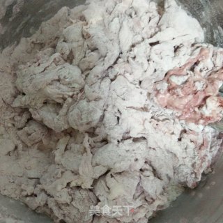 红玫瑰花卷的做法步骤：3