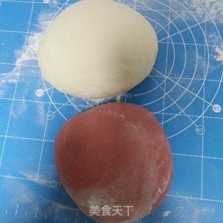 红玫瑰花卷的做法步骤：5