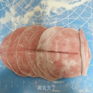 红玫瑰花卷的做法步骤：7