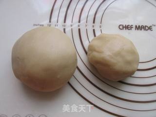 豆沙蛋黄酥的做法步骤：1