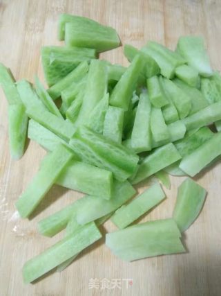鸭子肉少沙窝萝卜的做法步骤：1