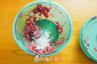 10个月以上牛肉蛋饺的做法步骤：3