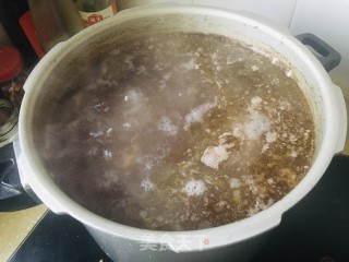 花样面食—牛肉汤面的做法步骤：1