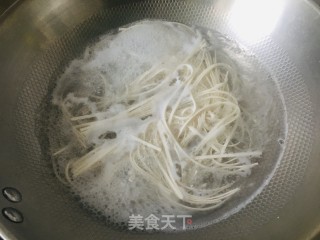 花样面食—牛肉汤面的做法步骤：3