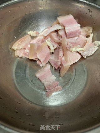 青椒茶干炒咸肉的做法步骤：3