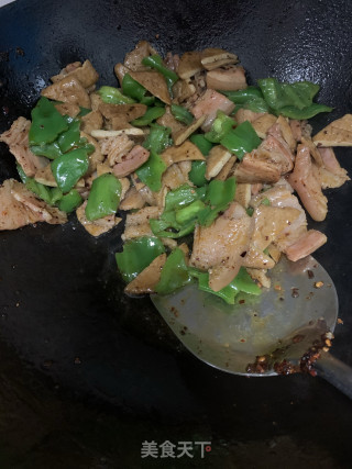 青椒茶干炒咸肉的做法步骤：6