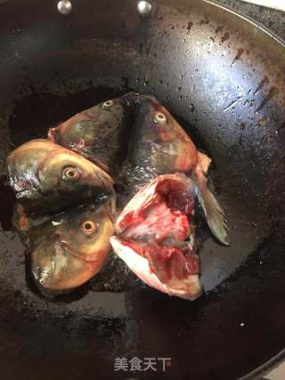 红烧鱼头的做法步骤：2